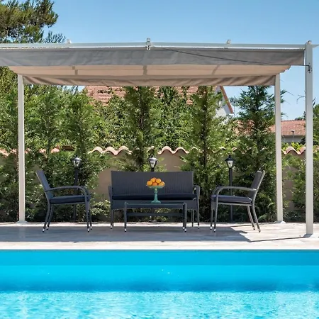 Awesome In With Outdoor Swimming Pool Holiday home