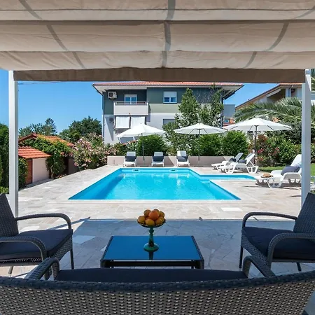 Awesome In With Outdoor Swimming Pool