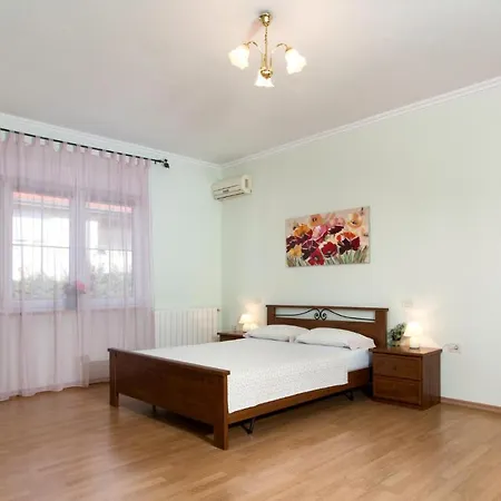 Awesome In With Outdoor Swimming Pool Holiday home Pula