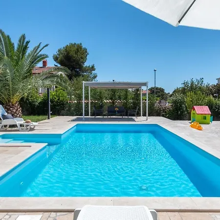 Awesome In With Outdoor Swimming Pool Holiday home