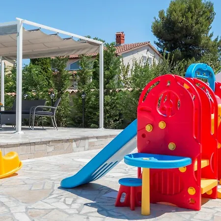 Holiday home Awesome In With Outdoor Swimming Pool Pula