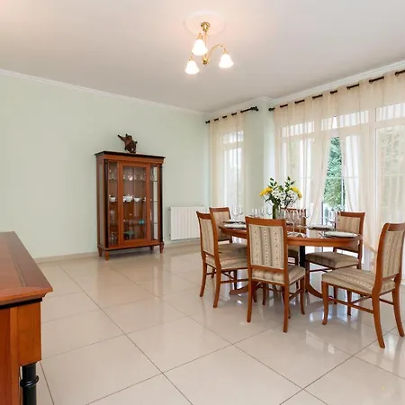 Holiday home Awesome In With Outdoor Swimming Pool