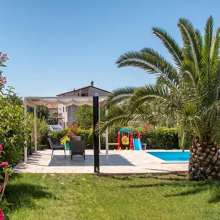 Awesome In With Outdoor Swimming Pool Holiday home Pula