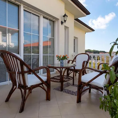 Holiday home Awesome In With Outdoor Swimming Pool Pula