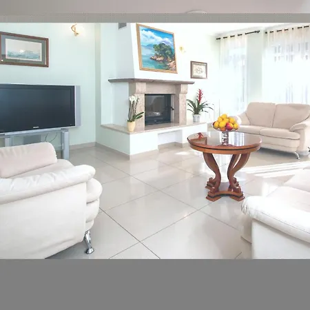 Awesome In With Outdoor Swimming Pool Holiday home Pula